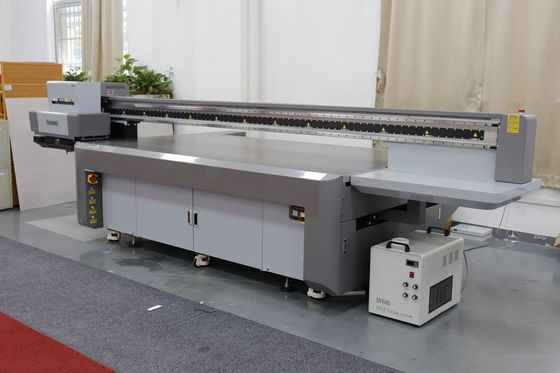 LED สภาพแวดล้อม สี UV Ricoh G5/G6 Nozzle UV Flatbed Printer สําหรับการพิมพ์ปริมาณ