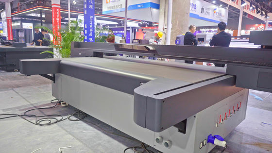 เครื่องพิมพ์ LED UV แบบเรียบสําหรับวัสดุต่าง ๆ